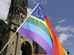 Die berliner bürgerämter wurden personell auf diese herausforderung vorbereitet. Bosnien Erste Regenbogenparade In Sarajevo Angst Vor Homophober Gewalt Politik