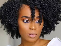 Coupe à la garçonne valorisée par une coloration blonde platine. 6 Secrets Pour Un Twistout Reussi Ma Coiffeuse Afro