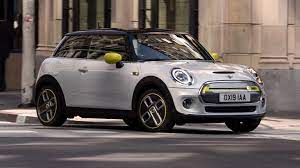 They're practically everywhere and everyone dreams of driving one. Mini Cooper Se 2020 2021 Price And Specifications Ev Database