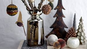 Vous pouvez par exemple les découper et leur donner la forme de feuilles de houx, d'étoiles, de fanions ou de lampions. Deco Noel Fait Main Diy A Fabriquer Nos Idees Pour Un Noel Tendance Cote Maison