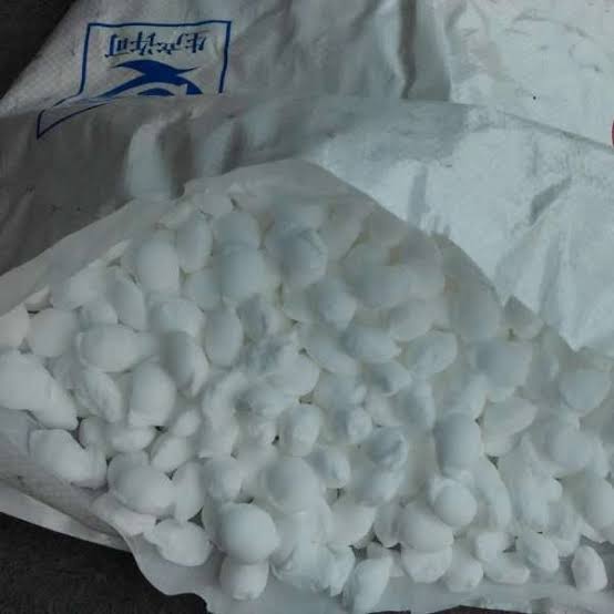 Feedstock format: Industrial Maleic Anhydride (MA) Briquettes, AI generated