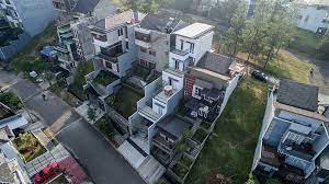 Ketika memutuskan untuk membeli lahan dan membangun rumah, tentunya anda ingin mendapatkan site yang terbaik untuk memenuhi segala impian anda. White Cliff Pesona Rumah Minimalis Cantik Di Lereng Bukit Arsitag