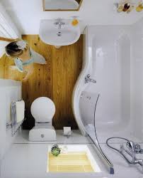 4 tips om het perfecte bad te kopen bad douche combinatie kleine zolderbadkamer kleine badkamer ontwerpen