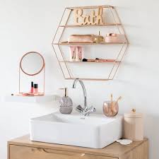 21 Idees De Rangements Muraux Pratiques Decoratifs Selection Maisons Du Monde Idees Etageres Mobilier De Salon Rangement Mural Salle De Bain