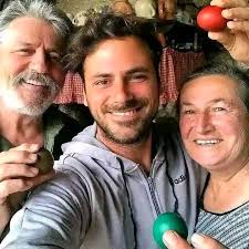 I love my frenchie and friends!!!!😍 I thought this group would appreciate  the frenchie friends decal and plate! Thank you to my wonderful dad for  doing this for me!!!🥰🩵