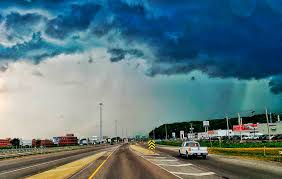 A video shared on social media shows a tornado that touched monday afternoon in mascouche, roughly 45 km northeast of montreal. Confirman Que Tornado En Quebec Causo Severos Danos En Mas De 50 Viviendas Montrealhispano