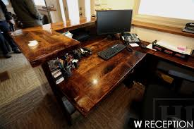 Ontario Reclaimed Wood Desk Finished With Easy To Clean Durable Epoxy Polyurethane Copyright Hd Thre Wood Reception Desk Reclaimed Wood Desk Reception Desk