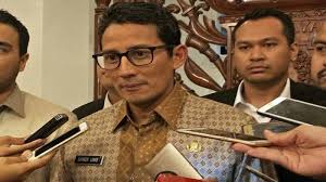 Kakak bertanding sepak bola klausa 2 : 5 Daftar Kalimat Campur Aduk Konsep Aneh Dan Kata Kata Kacau Sandiaga Yang Terdengar Lucu Halaman All Warta Kota