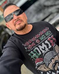 Larry Reyna's Instagram, Twitter & Facebook