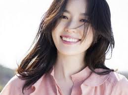 Con trai quên trả 6k, người mẹ ném điện thoại vào mặt xe ôm