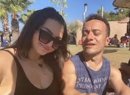 View anyone's age, addresses, phone numbers, aliases, dating & hidden records & more. Cgh 2 Oyuncusu Hamza Yazici Nin Sevgilisi Senay Forbes Kimdir Turkuaz Gazetesi Istanbul Haber