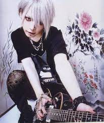 Japan S Visual Kei Hairstyles The Haircut Web Visual Kei People Clothes Japan Fashion