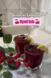 SODALI VİŞNE ÖZÜ vişne suyu özü Soda,limon Buz İçerisine isterseniz şeker koyabilirsiniz Yapılışı Vişneleri ezip suyunu çıkardım bardağın yarısına kadar vişne özü yarına soda koydum dogradıgım limonlarıda ekledim bardakların ağız kısmını vişneye