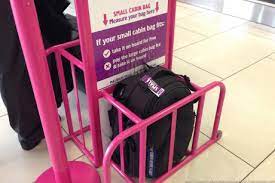 Here's how the wizz air baggage policy works: Cater Oricine Blugi Valiza Wizz Justan Net
