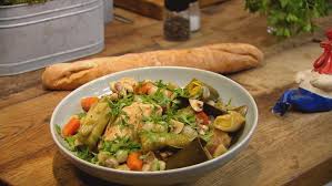 Coq Au Vin Mit Baguette Das Rezept Aus Essen Trinken Fur Jeden Tag