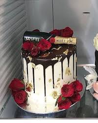 Epingle Par Elharech Zineb Sur Drip Cakes Gateau Anniversaire Gateau Anniversaire