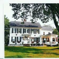 Rhode Island Apts Housing For Rent Craigslist Renting A House House House Styles