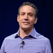 Holly Burt (@HollyB827)