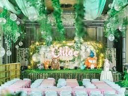 Cute woodland animal balloons and cake deocrations. Chloe S Whimsical Woodland Themed Party Stage Woodland Party Theme Party Themes Woodland Party