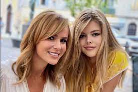 Amanda holden's daughter hollie, eight, said on an instagram live that she believed simon cowell, 60, and lauren silverman, 42, had split the britain's got talent judge, 49, told hollie 'don't be. Amanda Holden S Teenage Daughter Is Her Absolute Double In Latest Selfie Manchester Evening News