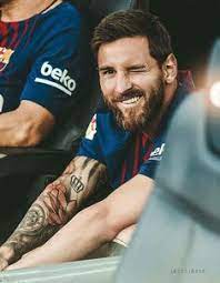 Poco a poco el jugador ha ido cubriendo su brazo y pierna de tinta, hasta casi tenerlas cubiertas en su totalidad. 9 Ideas De Tatuaje Messi Brazo Tatuaje Messi Brazo Messi Tatuaje De Messi