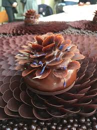Fleur De Cassis Vegan Pierre Herme En Residence De La Maison Du Chocolat Disponible A Partir Du 2 Mars 2020 Chocolat Maison Pierre Herme Chocolat