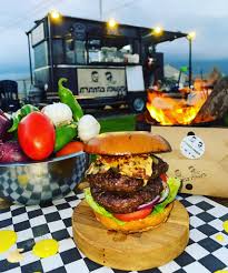 מעשנת במחתרת