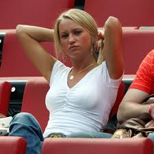Schließlich kennt sich der fußballprofi tatsächlich mit mode aus, er leitet ja. Monika Puchalski Podolski Czyli Piekna Zona Lucasa Podolskiego