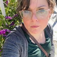 Leanne Maxwell's Instagram, Twitter & Facebook