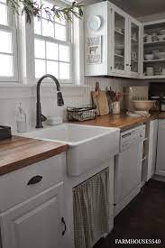In fact, professional chefs the world over prefer butcher block countertops because they keep cutlery sharper for longer than other surfaces. Pin By Hannah Knowland On Kitchens Lv Farmhouse Kitchen Backsplash Farmhouse Style Kitchen Rustic Farmhouse Kitchen