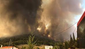 Σε εξέλιξη βρίσκεται το πύρινο μέτωπο το οποίο μαίνεται στην περιοχή μαρκάτι στην κερατέα. Hrblpjjasbz3em