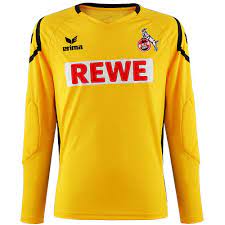 Egal ob fußball im eigenen garten schauen, oder sich ins stadion begeben, ein 1.fc köln trikot sollten sie auf jeden fall dabei haben. Pin Auf Fc Kolle