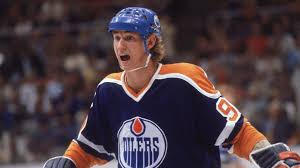 Ice hockey legend wayne gretzky's father, walter, has died at age 82 following a battle with parkinson's.his son wayne announced the tragic news on tw. At 1 29 Million Wayne Gretzky Rookie Card Sets Record For Most Expensive Hockey Card Ever Sold