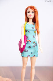 Barbie Kleidung Selber Machen Und Haare Farben 11 Diy Projekte Barbie Barbie Haar Barbie Sachen