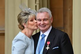 I've looked at wigs in stores, but i am too shy to try them on, and i still remember the horror of watching a bewigged man jump into a swimming pool and then. Ruth Langsford Shows Off Hair Transformation After 7am Appointment Woman Home