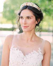 21 Best Hairstyles For Brides Who Love A Middle Part Weddinghair Weddinghairstyles Weddinghairinsp Middle Part Hairstyles Front Hair Styles Bride Hairstyles