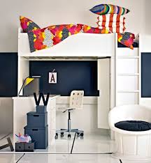 Lit Mezzanine Stuva Avec Bureau Et Rangements Dans Une Chambre Blanche Et Noire Avec Oreillers Et Linge De Lit Colores Stuva Loft Bed Ikea Stuva Ikea Bed