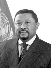 Alexandre Chabot L'ancien SG de la FAÉCUM qui augmente les frais afférents  CAMPUS MONDE CULTURE De l'autre côté du pays