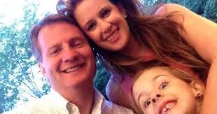 Kelly Burchett's Instagram, Twitter & Facebook