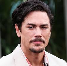 Adrienne Cameron (@adgecameron)