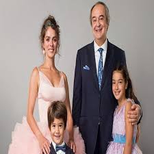 Özge özpirinçci'nin oynadığı dizileri ve filmleri nelerdir? Bir Denizalti Hikayesi Dizisi Ozge Ozpirincci Oynadigi Diziler Biyografi Sitesi