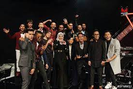 Tonton online anugerah juara lagu 31 (2017). Senarai 12 Lagu Yang Berjaya Ke Anugerah Juara Lagu 31 Ceritera Si Gadis Biru Fashion Dresses Academic Dress