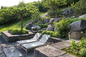 Findlinge steine und quellsteine aus naturstein und findlinge aus … Naturstein Ein Garten Voller Schwergewichte