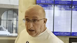 Father of alleged Highland Park shooter makes statement with T-Shirt as he  arrives in court