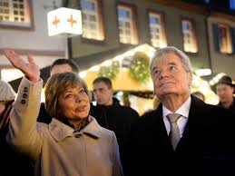 Notfalltraining in der praxis dr. Joachim Gauck Und Daniela Schadt Seit 15 Jahren Ein Paar Darum Heiraten Sie Nicht News De