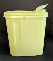 Vintage Tupperware Beverage Buddy 687 2 Qt Pitcher Yellow W Seal 510 Ebay Vintage Tupperware Tupperware Childhood Memories 70s