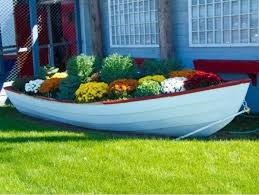 Garden planter in the shape of a boat: 10 Ideas With Boat Planters
