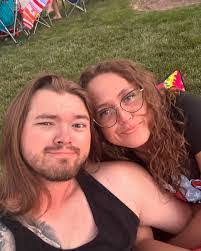 Karen Eslick's Instagram, Twitter & Facebook