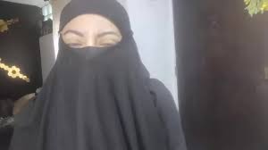 Real Horny Amateur Arab Wife Squirting On Her Niqab Masturbates While  Husband Praying HIJAB PORN - XVIDEOS.COM