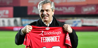 Jun 01, 2021 · los partidos de los octavos de final de la copa libertadores de américa se sortearon este martes con seis equipos argentinos involucrados: Video Alberto Fernandez Recibio Una Camiseta De Argentinos Juniors En La Paternal Y Hubo Insultos Para Mauricio Macri